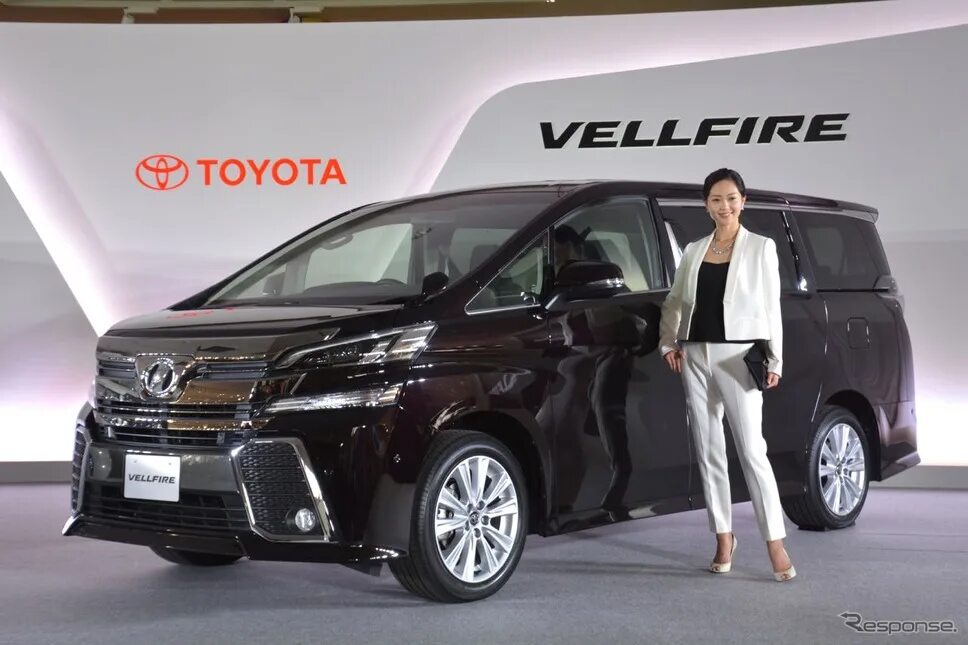 Тойота Веллфайр 2022. Toyota Vellfire 2022 салон. Тойота Велфаер, альфард 2022. Тойота Веллфайр или альфард.