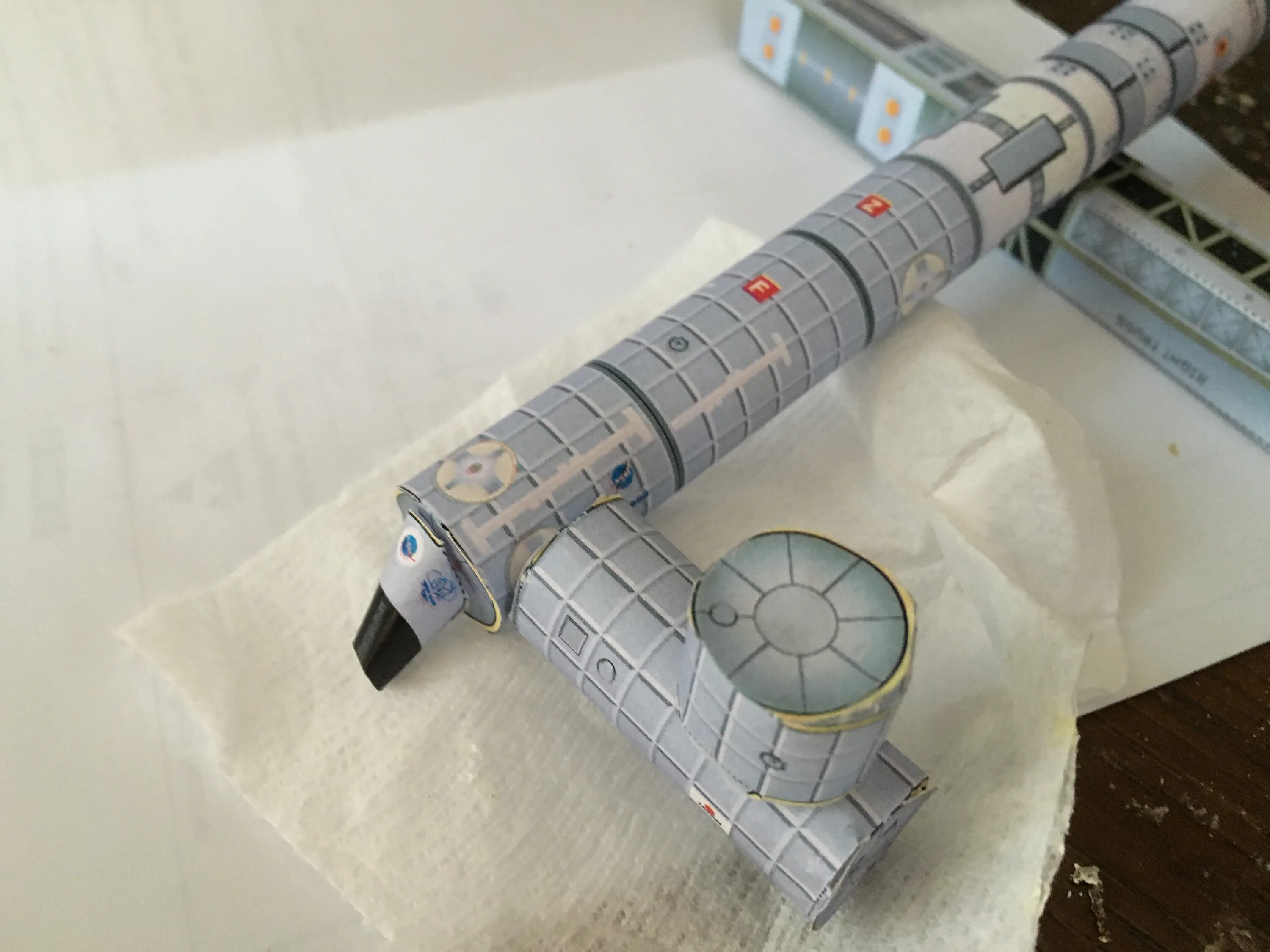 Космический аппарат из бумаги. Мкс модель 1/144. Как сделать космическую станцию. Спутник поделка. Тяньгун-1 орбитальная станция.