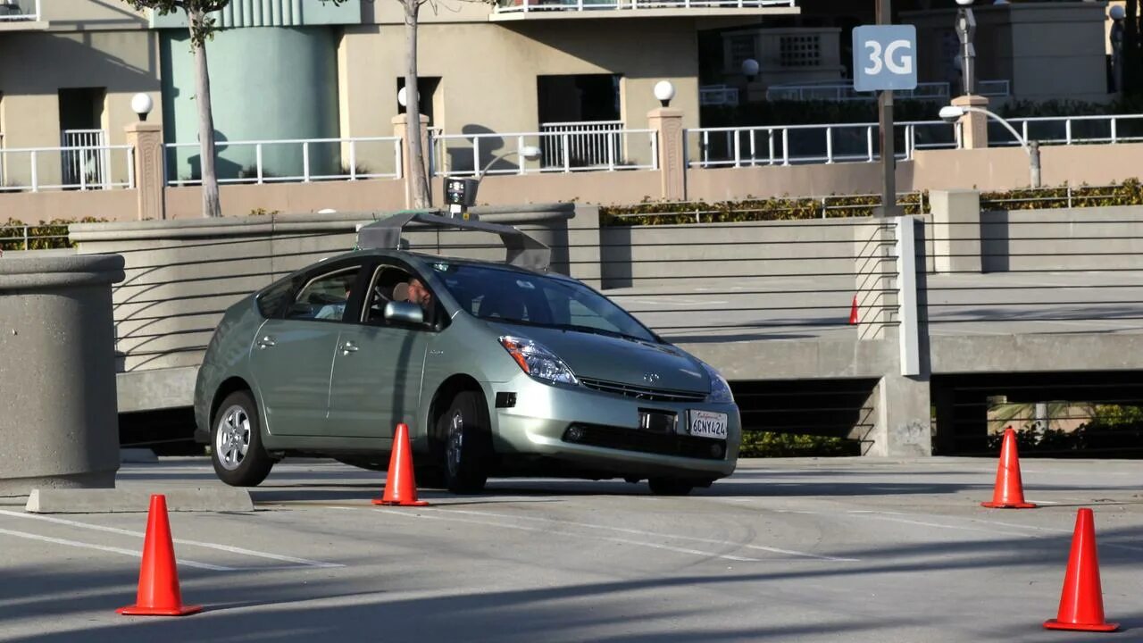 Машина для первого раза. Toyota Prius self Driving car. Toyota Prius self Driving car 2017. Современные решения для автомобилей. Тойота беспилотное вождение.