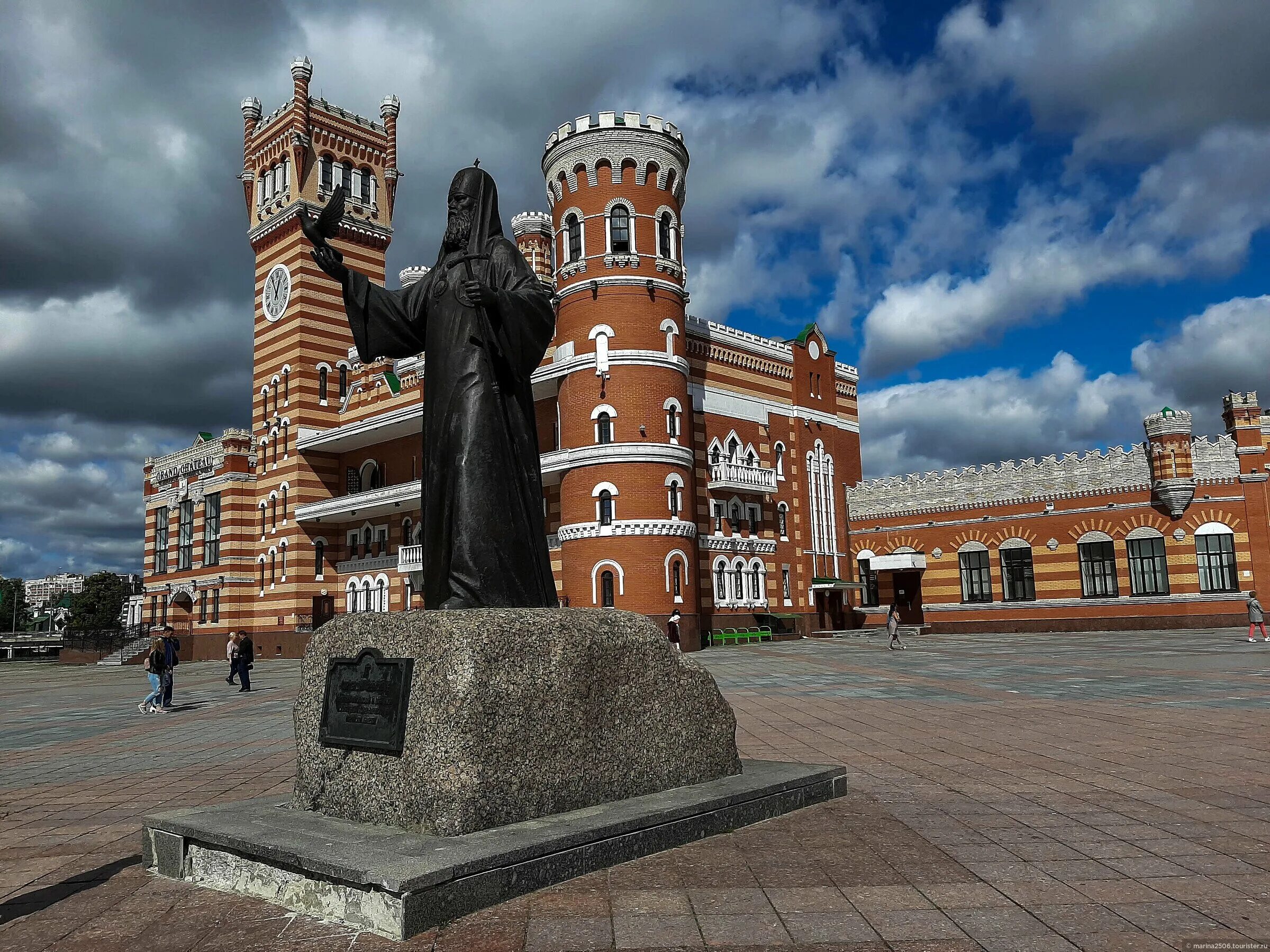 Йошкар-Ола Патриаршая площадь. Марий Эл Патриаршая площадь. Патриаршая площадь йошкоорола. Красная площадь Йошкар Ола.