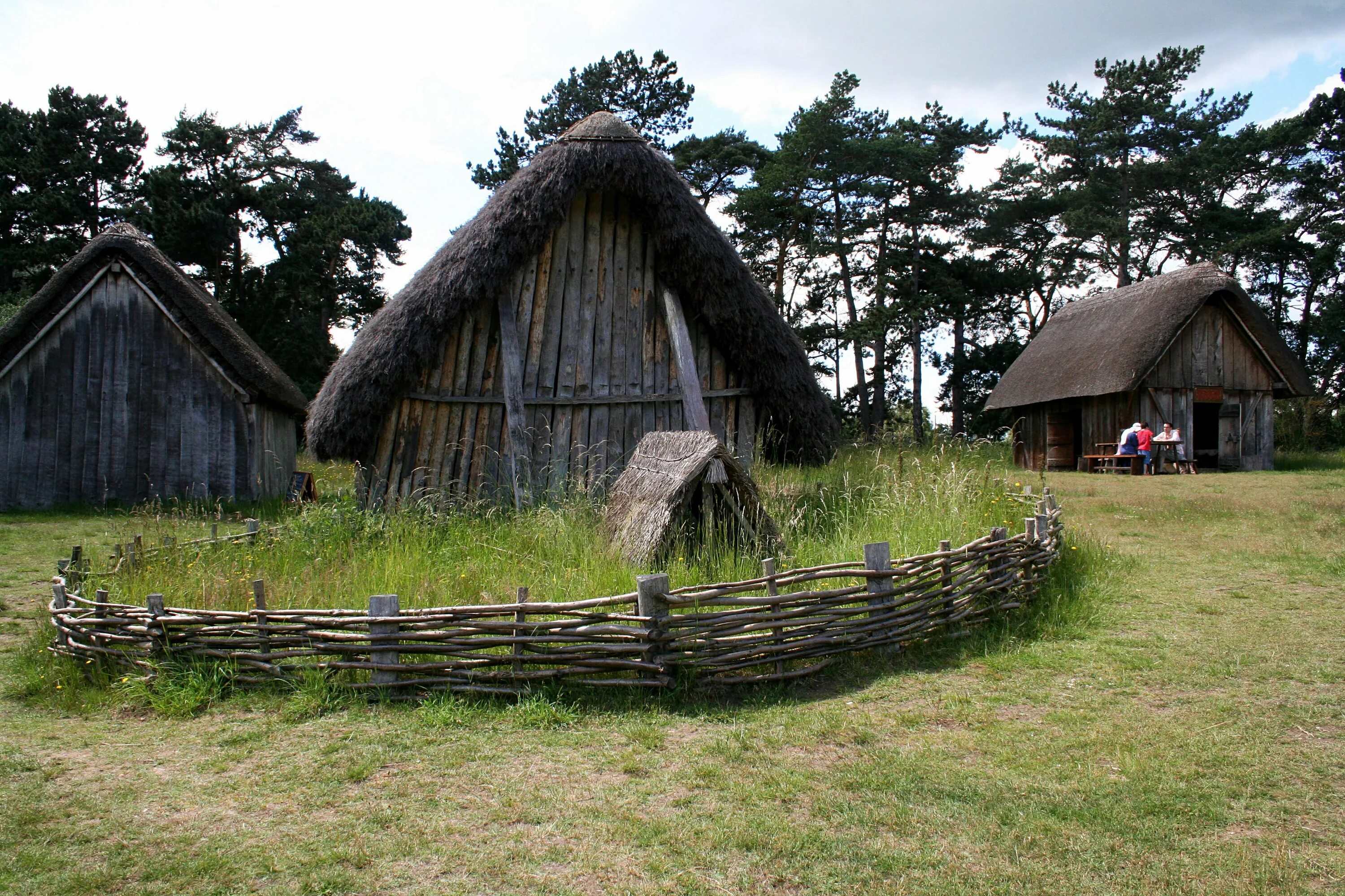 Medieval village. Средневековая деревня Косместон. Medieval Anglo-Saxon Village. West Stow Anglo-Saxon Village. Средневековые ПДЕРЕВНЯ.