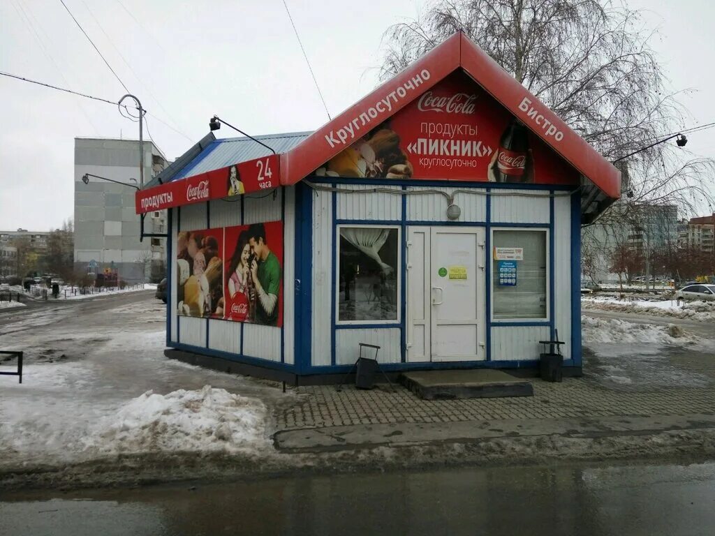 ул татищева 43б астрахань. алкомаркет пикник астрахань. набережная приволжского затона 4. продуктовый пикник магазин. вывеска магазин пикник.