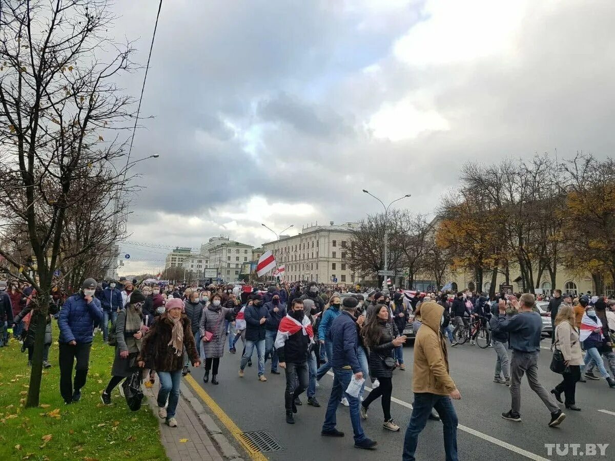 Почему сегодня в минске. Протесты в Минске. Протесты Минск 2018. Митинги на проспекте независимости.