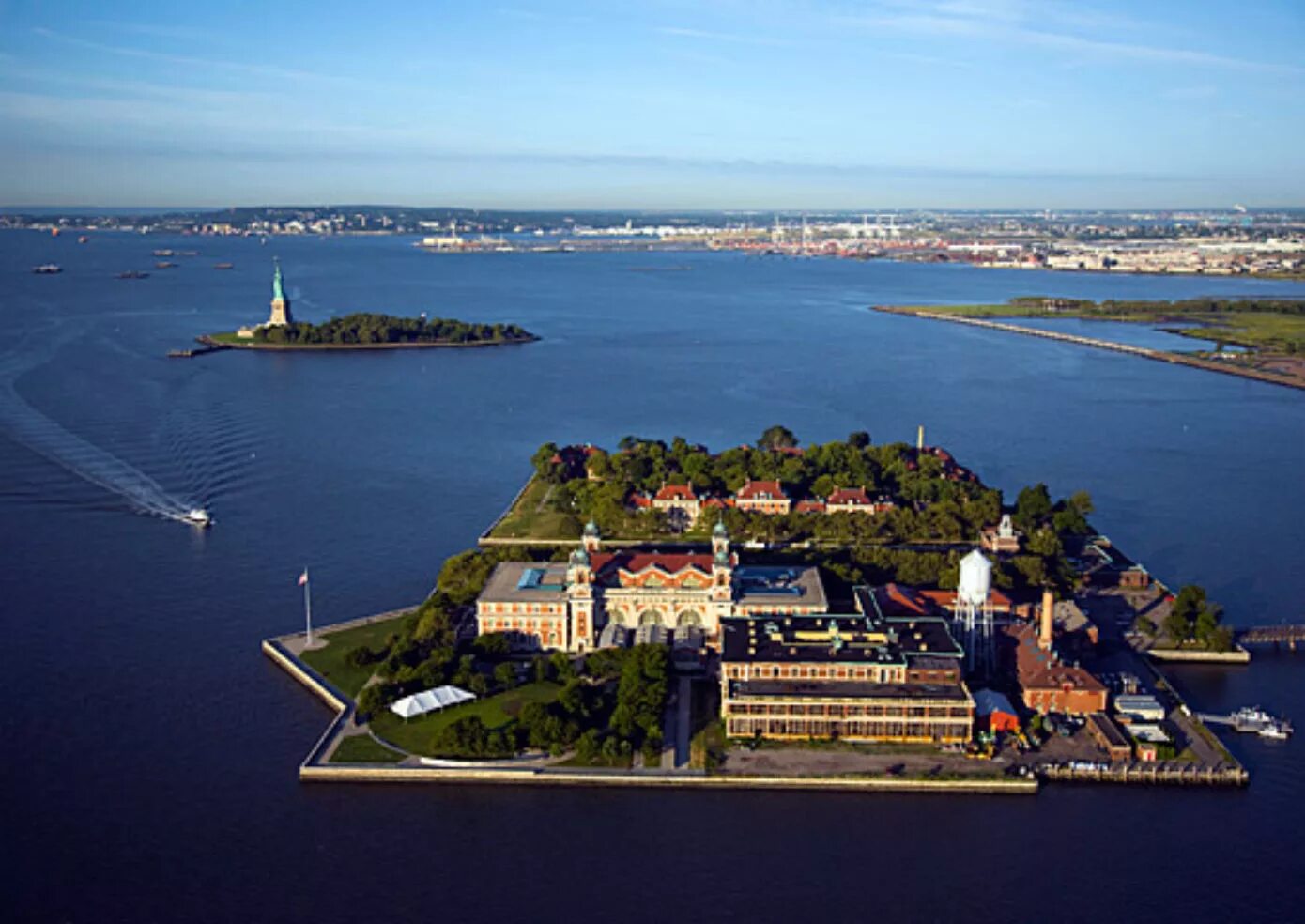 Остров Эллис-Айленд. Остров Эллис США. Ellis Island в Нью Йорке. Либерти (остров).