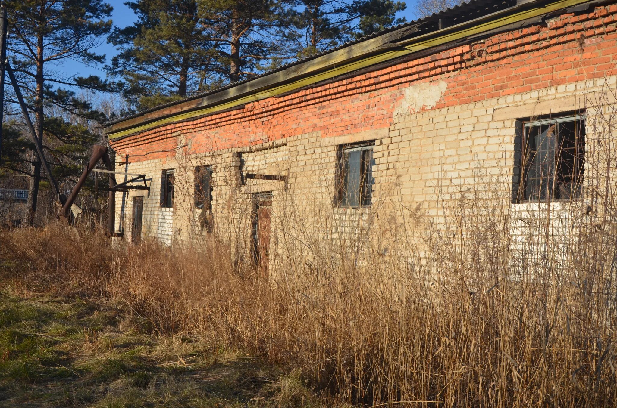 Кировский прим край. Пгт Кировский Приморский край. Заброшенный дом в пгт Кировском Приморский край. Павловск Приморский край заброшенный город. Заброшенная СТО.