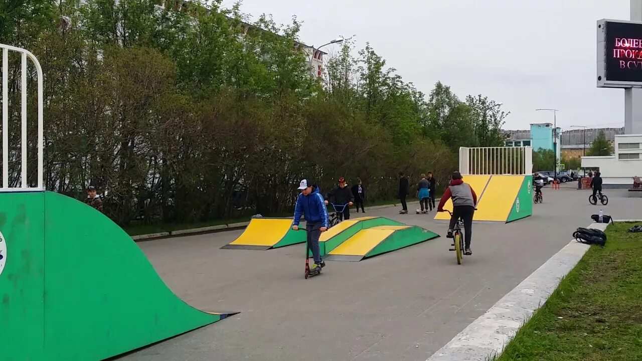 Скейт парк мурманск северное нагорное. Скейтпарк мурманск 2024. Скейт парк салехард. Скейтпарк мурманск 2024. Скейт парк мурманск.