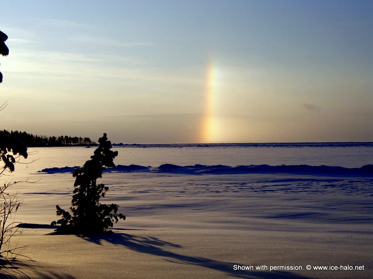 гало радуга зимой. гало радуга вокруг солнца. гало вокруг солнца. эффект гало три солнца. северное сияние солнечное гало.