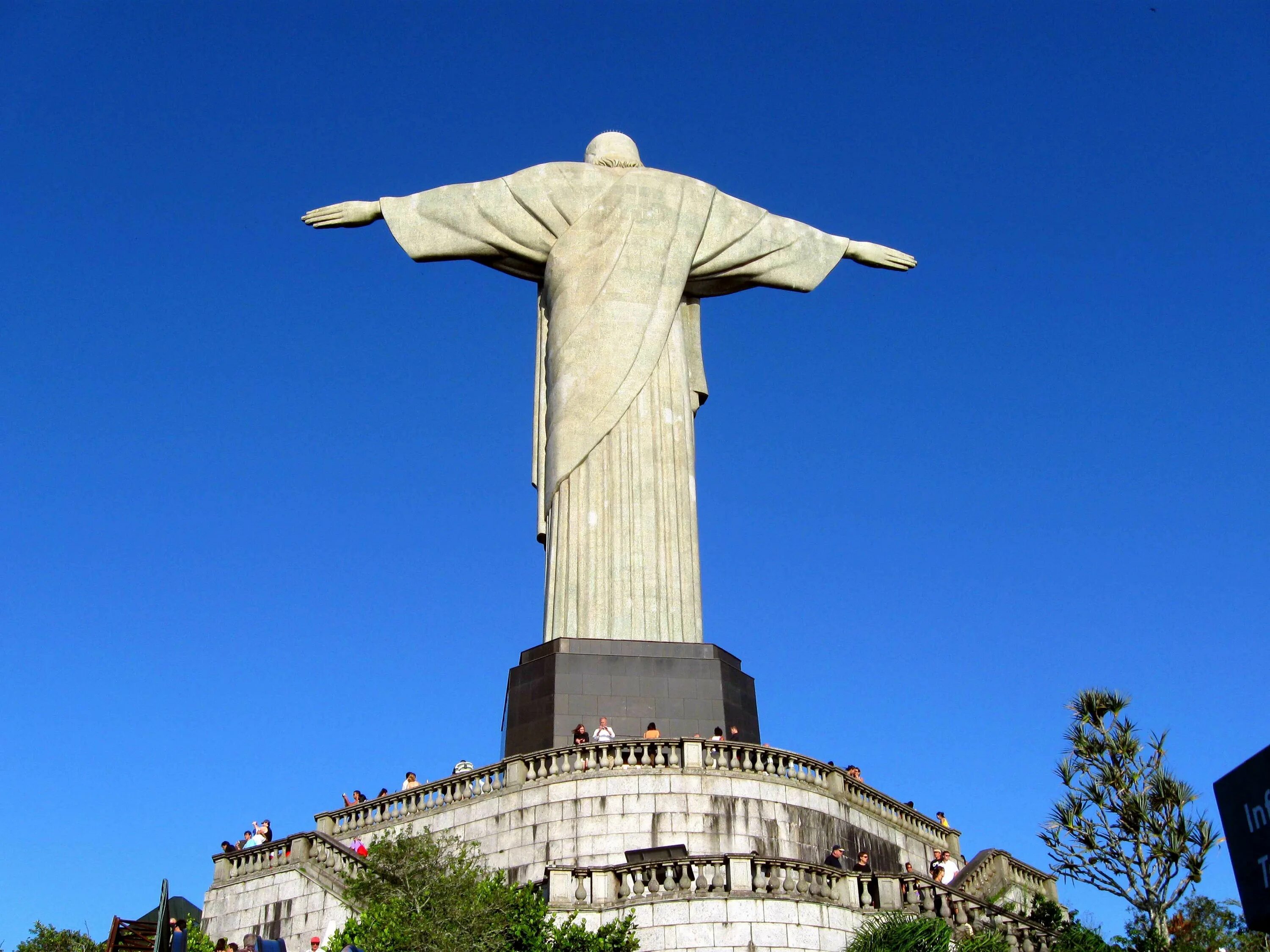 Статуя искупителя. Статуя Христа-Искупителя Бразилия. Статуя Иисуса в Рио де Жанейро. Бразилия статуя Христа Спасителя. Бразилия 1. статуя Христа-Искупителя (Рио-де-Жанейро).