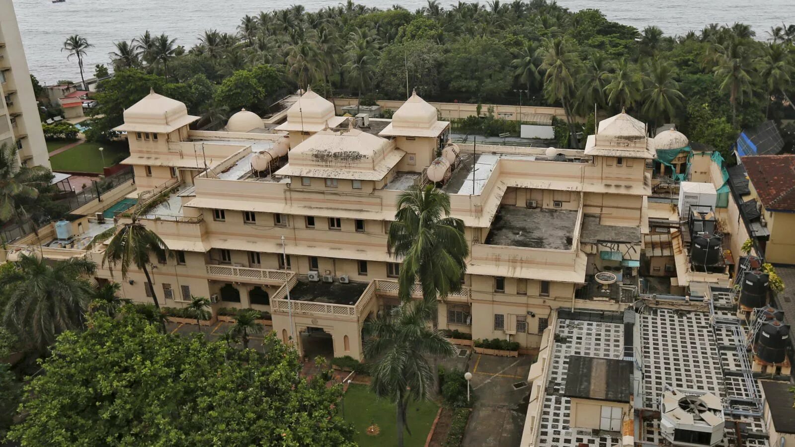 Самого богатого человека в индии. Индийский богатый дом в Индии. Мумбаи вилла дворец. Самый богатый дом в Индии. Самый дорогой дом в Индии.