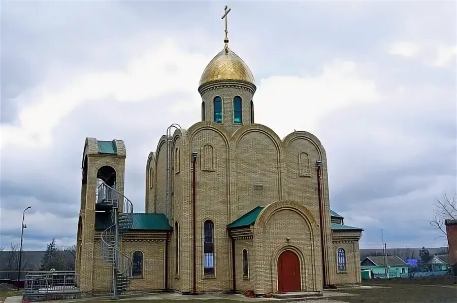 Церковь Варениковское Степновский район. Храм Царственных мучеников село Заветлужье. Село Варениковское Ставропольский край. С зелёная роща Ставропольский край храм.