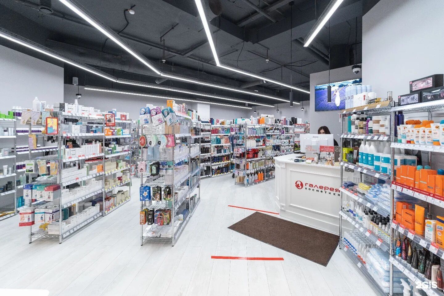 Галерея косметики москва. Косметика moscow. Магазин косметики. Магазин професиональнойкосметики. Галерея красоты магазин.