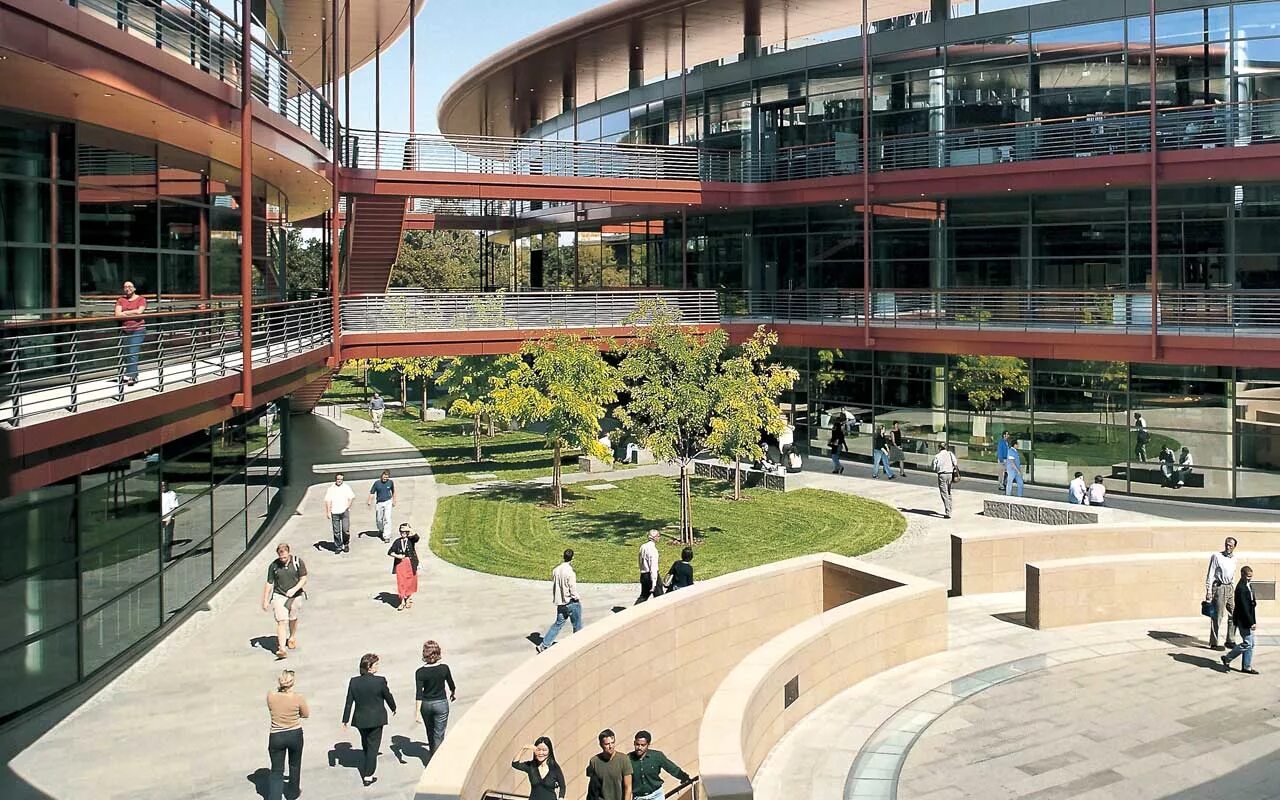 И является крупным научным центром. Стэнфордский университет архитектура кампуса. Научный парк Стэнфордского университета. Стэнфордский Индустриальный парк. Технопарк Стэнфордского университета США.