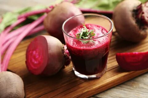 Свежевыжатый сок из свеклы моркови