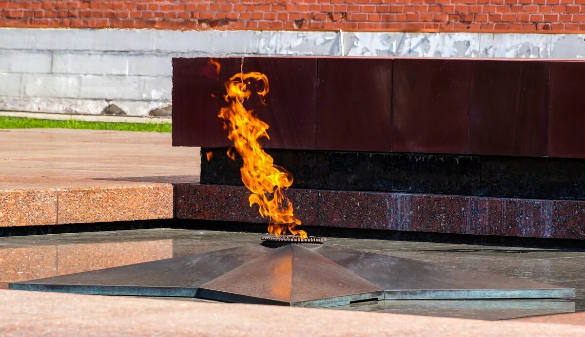 вечный огонь смоленск. вечный огонь место. вечный огонь место. вечный огонь место. парк имени 30 летия победы омск.