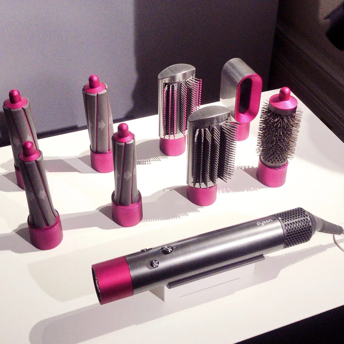 Dyson Styler Airwrap. Фен стайлер Дайсон. Мультистайлер Дайсон. Dyson hair Styler.