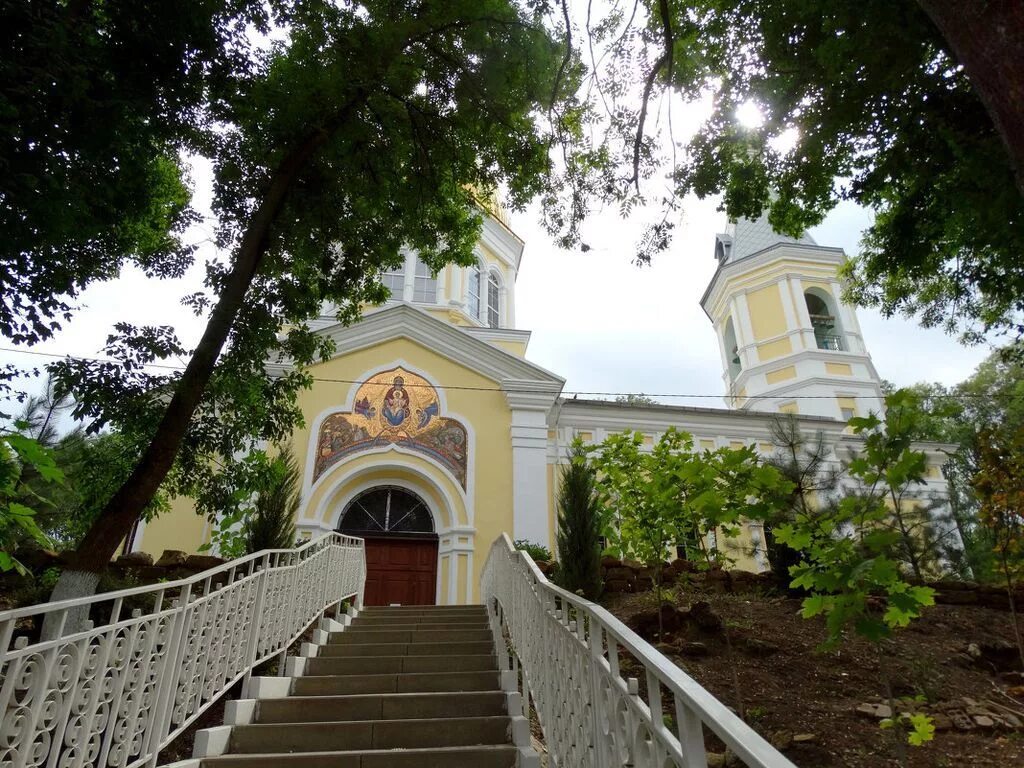 Церковь иконы Божией матери «Живоносный источник» (Петровка). Храм в Петровке Мясниковский район. Село Петровка храм матери Божией. Петровка Мясниковский район Ростовская область Святой источник. Петровка мясниковский район ростовская область