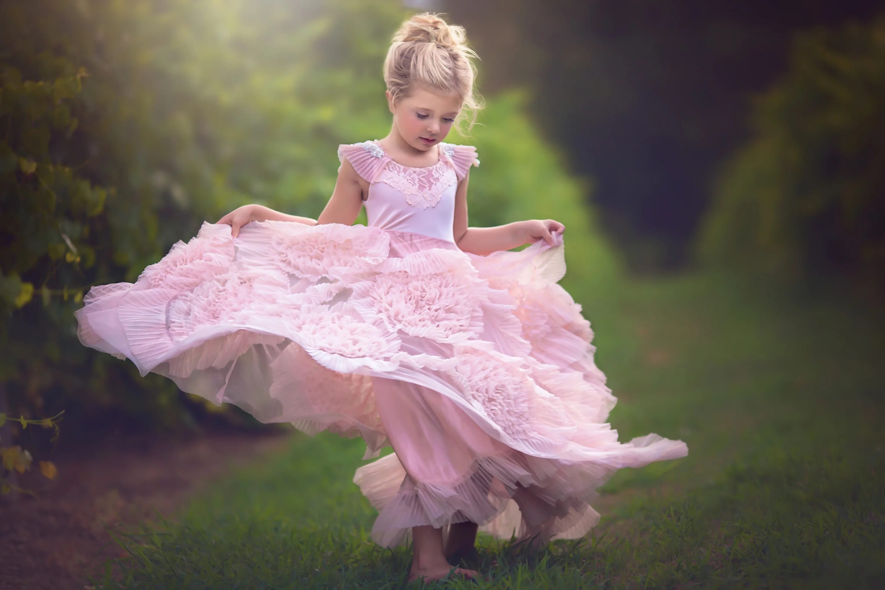 I like little girls. Красивые платья для девочек. Шикарные детские платья. Красивое платье для маленькой девочки. Пышное платье для девочки.