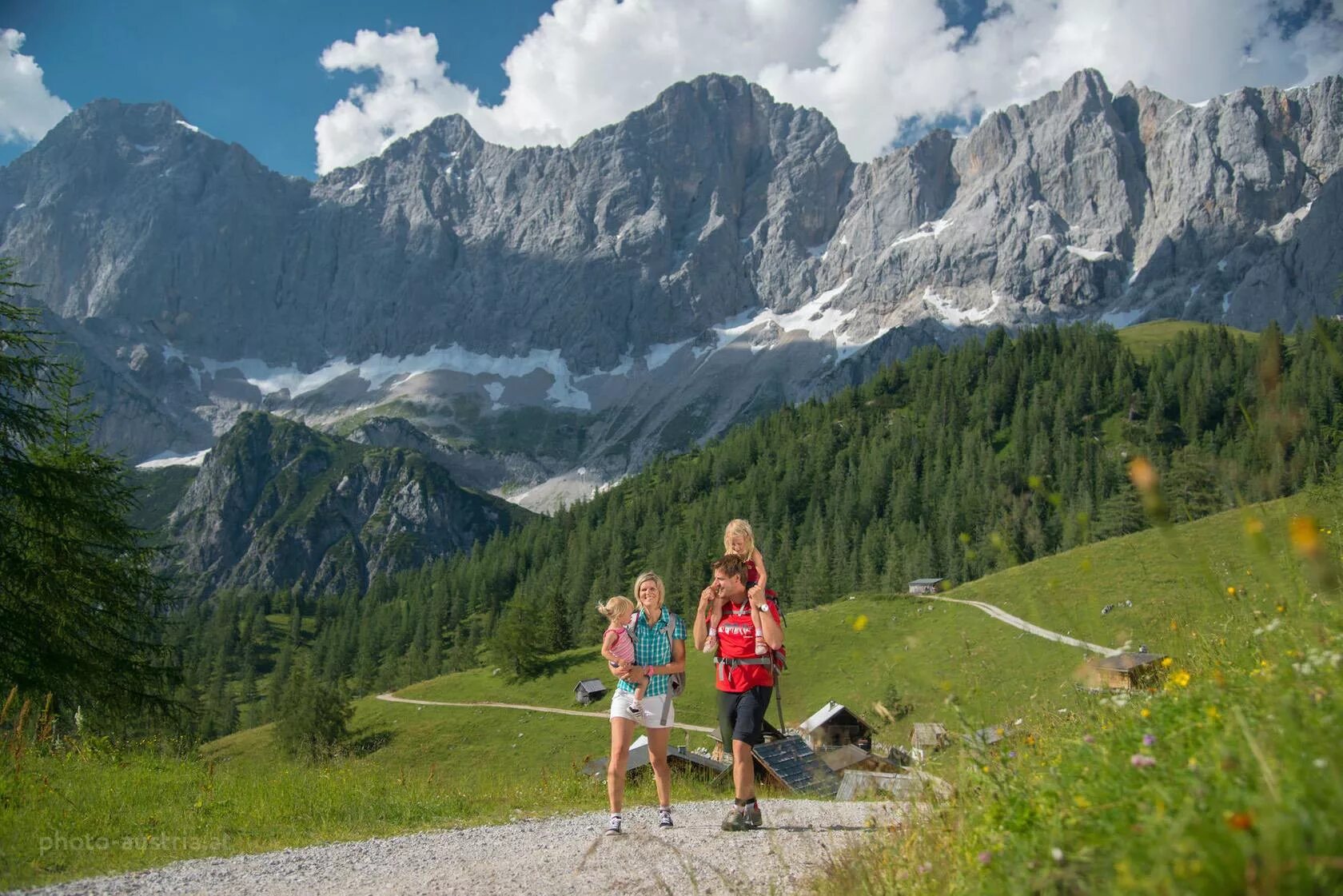 Birkenstockam donnerstag die ergebniserwartungen des urlaubsquartals. Отдых в Австрии летом. Штирия горный поход. Отдых в Альпах летом. Летний отдых в горах. Швейцария.