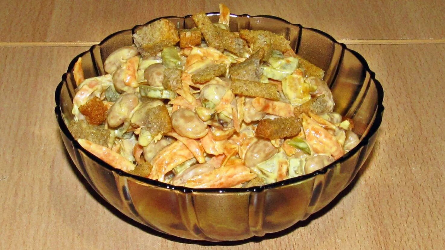 Тавык с картофелем. Салат с фасолью грибами и соленым огурцом. Салат с курицей сыром и солеными огурцами. Татарское азу. Вкусная тушеная курица.