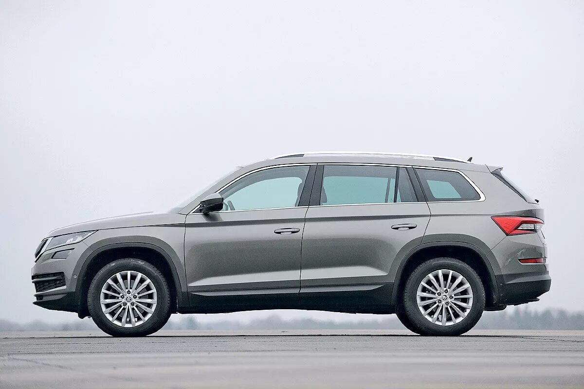 Skoda Kodiaq 2023. Skoda Kodiaq 2022. Шкода Кодиак 2022 белый. Шкода Кодиак бежевый.