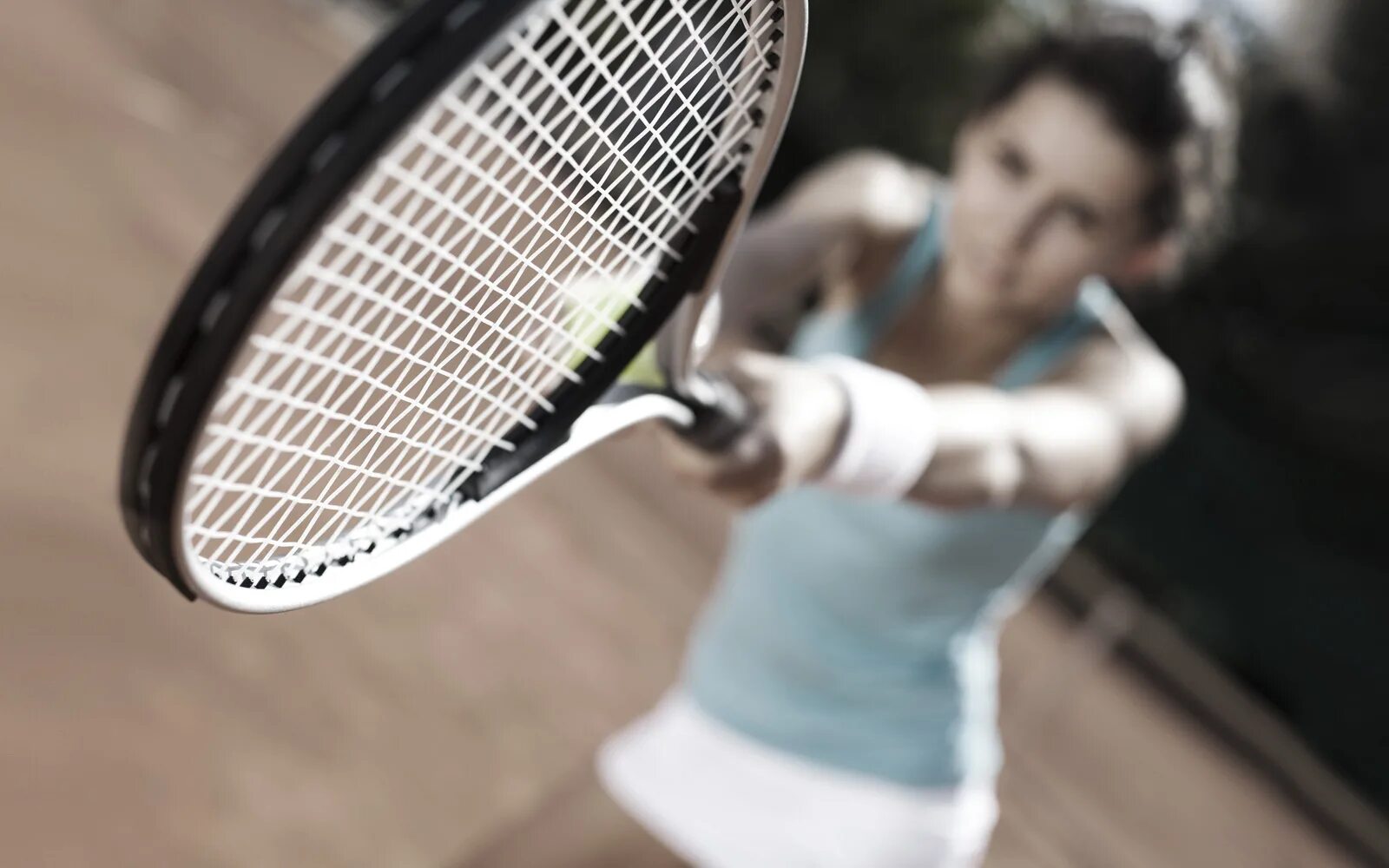 I play tennis. Девушка играет в теннис. Девушка играет в теннис фото. Девушка играет в теннис Сток. Теннисистка в полный рост.