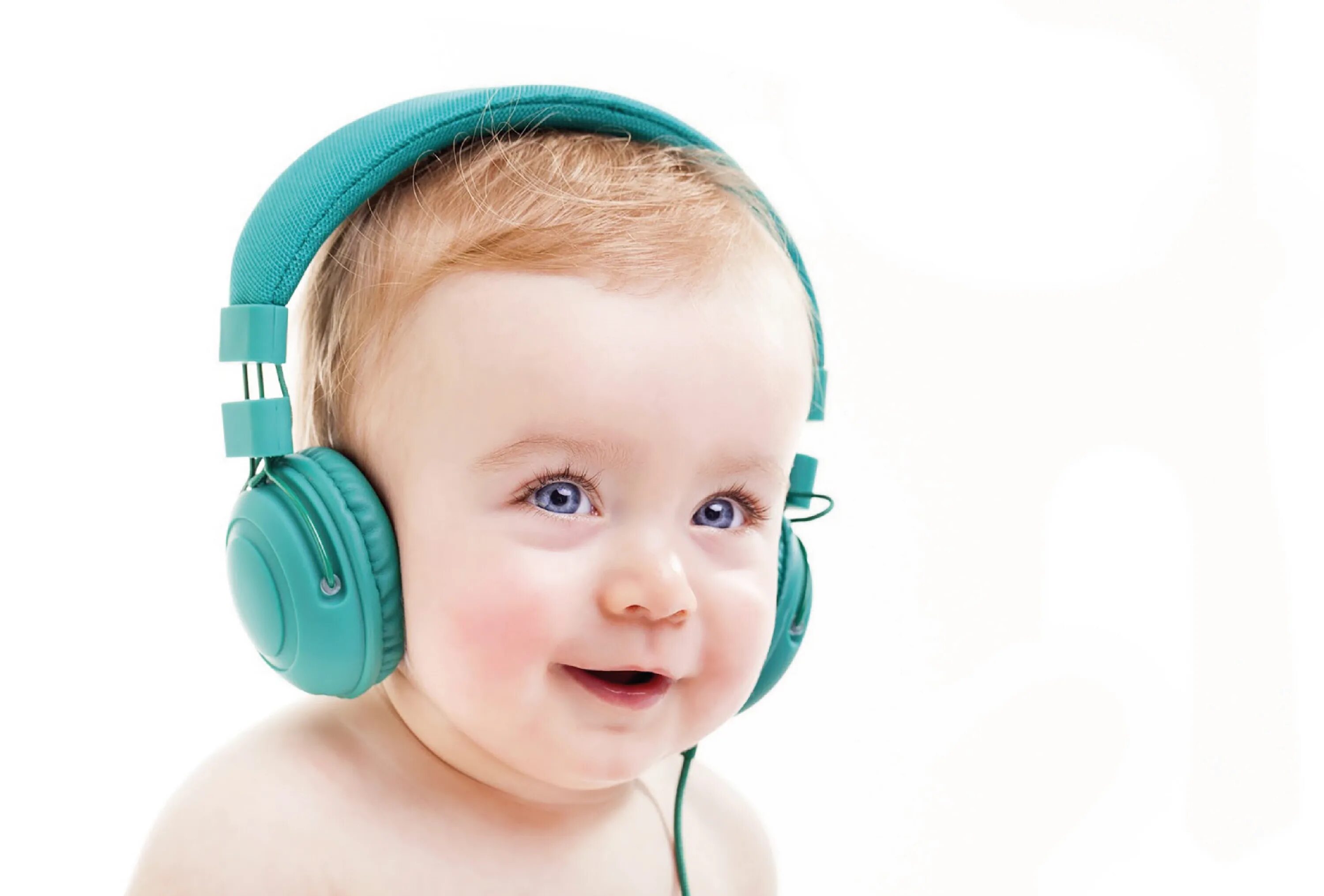 Яркий слух. Дети в наушниках в школе. Слуховые аппараты видекс. Яркий слух. Музыкотерапия.