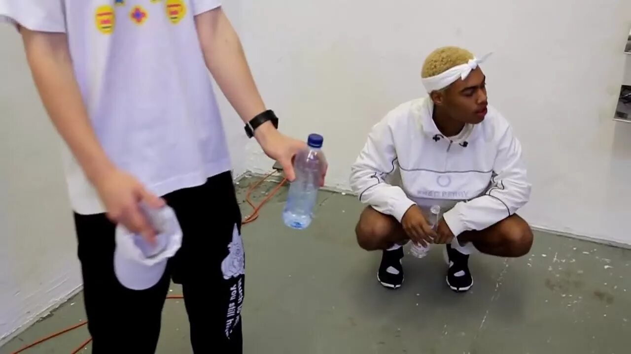 Bladee ecco2k. Ecco2k bleach. ecco2k drain gang. ecco2k шведский певец.