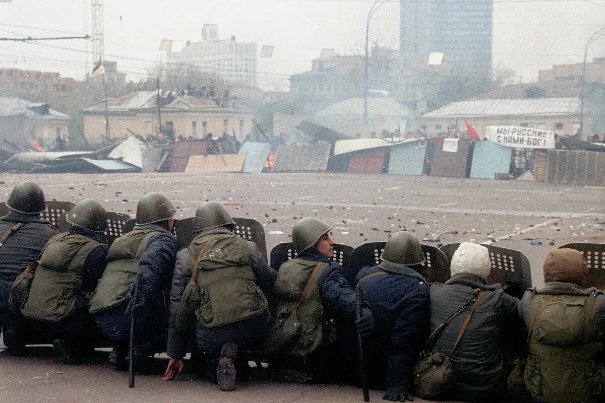 Октябрьский путч 1993 года. Расстрел белого дома в 1993 году. Осень 1993 года события. Дом правительства 1993 расстрел белого. Осень 1993 года события.