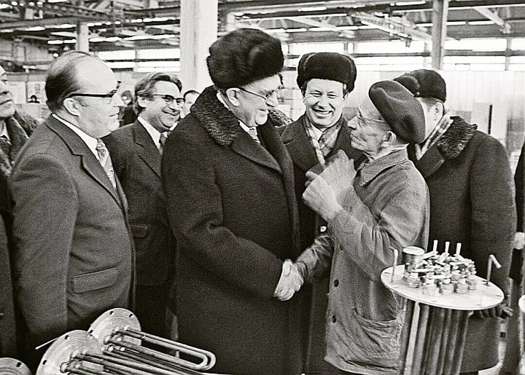 Андропов 1975. Генсек СССР Андропов. Андропов 60-е. Секретарь в советское время