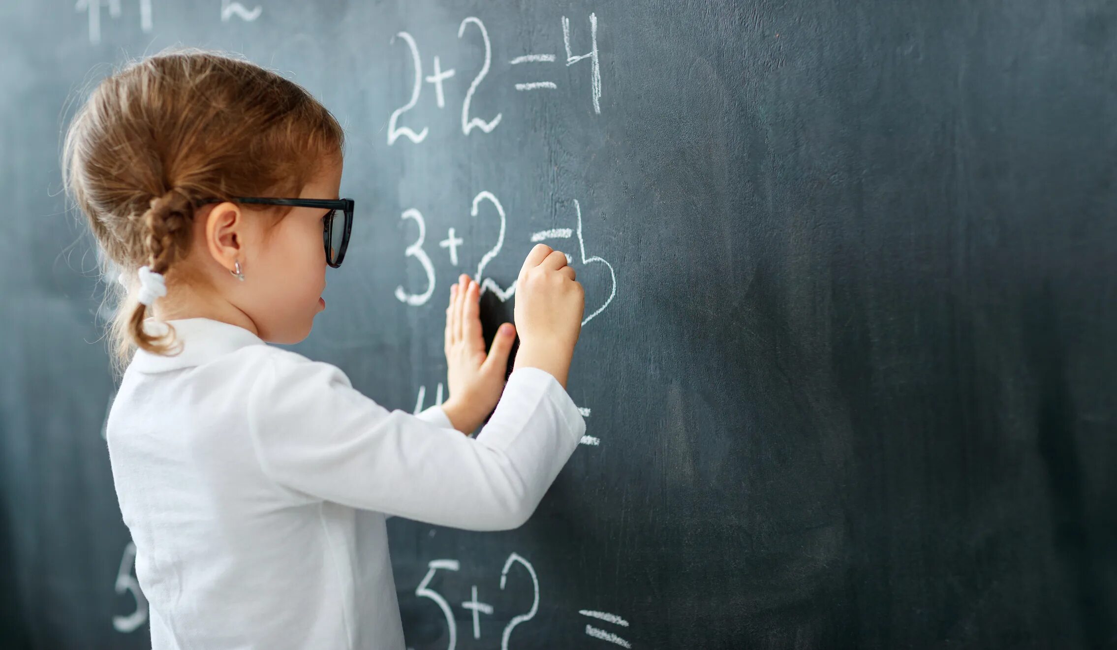 Дети на математике. Математика для детей. Ребенок учит математику. Ребенок математик. 7 математические способности