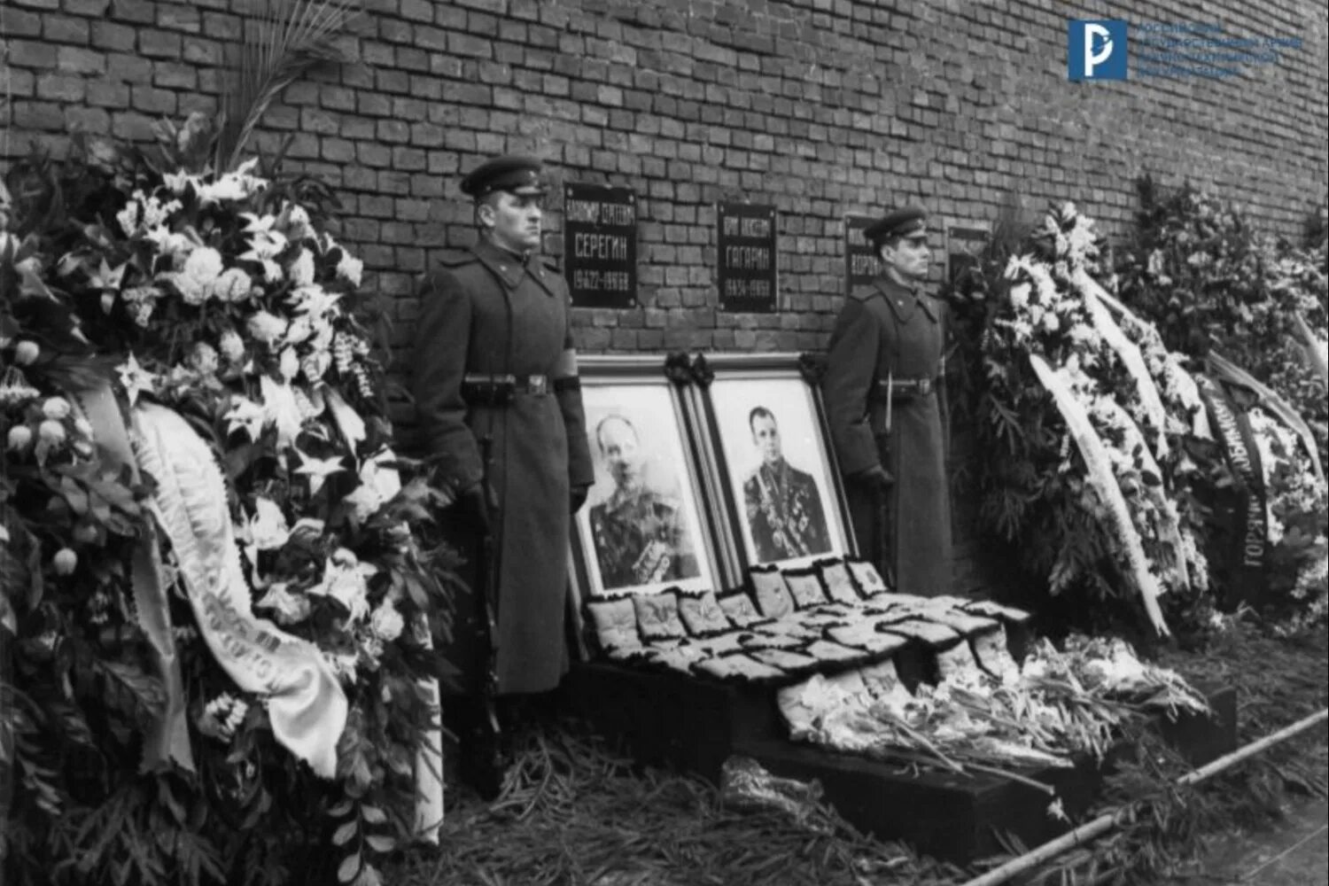 НА КРАСНОЙ ПЛОЩАДИ В МОСКВЕ ПРОШЛА АКЦИЯ ЛЕВЫХ.. СТАЛИНСКИЙ ПОЛК - СОВИНФОРМБЮРО