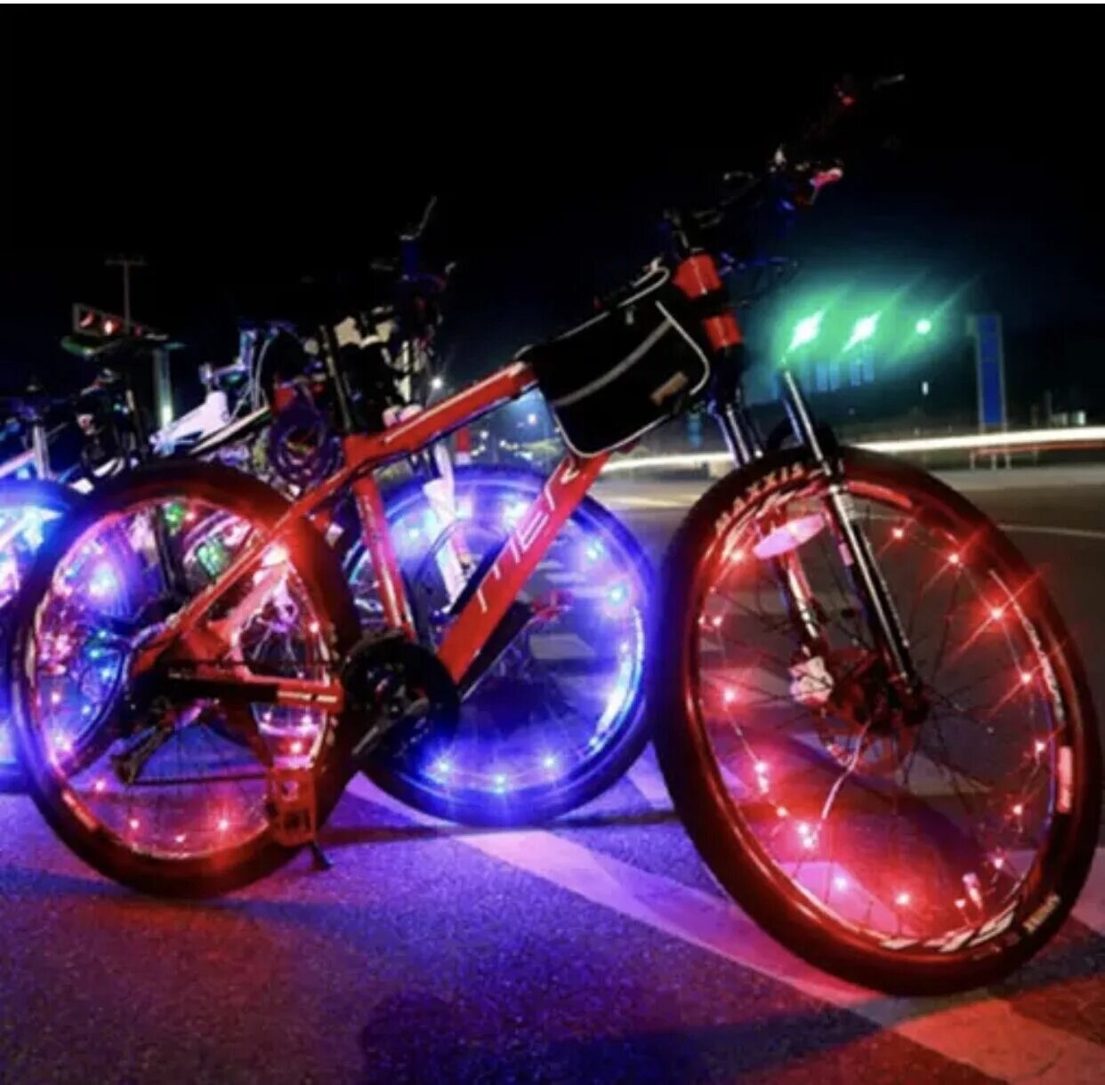 Light bikes. Подсветка для велосипедных колес wheel light spoke light, 20 led. светодиодная подсветка для велосипеда. диодная подсветка велосипеда. светящийся велосипед.