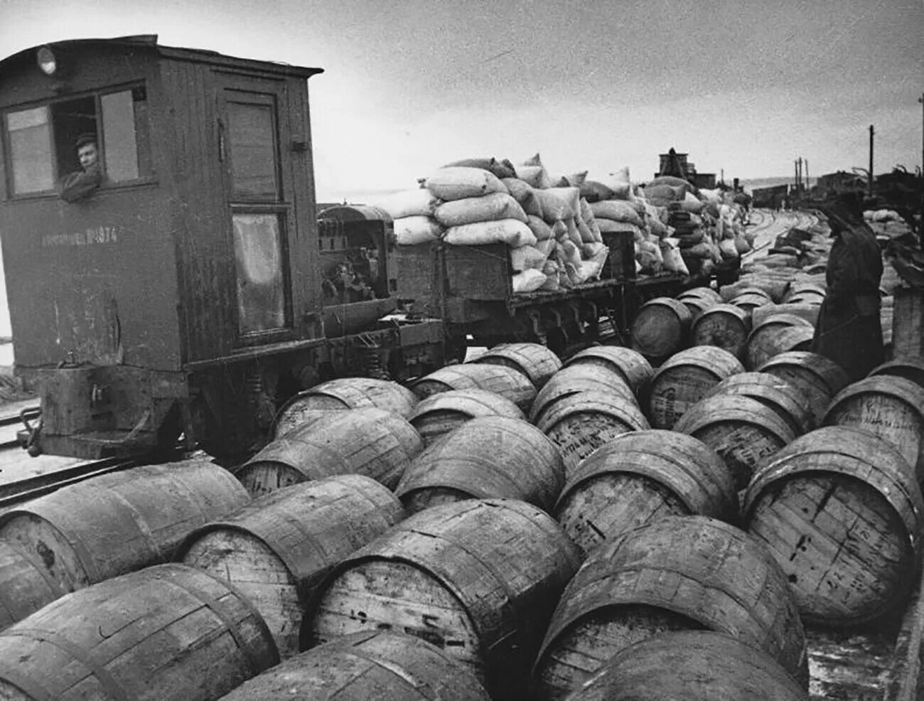 В военные годы переехали в. Осиновец 1941. Продовольствие в блокадном Ленинграде.