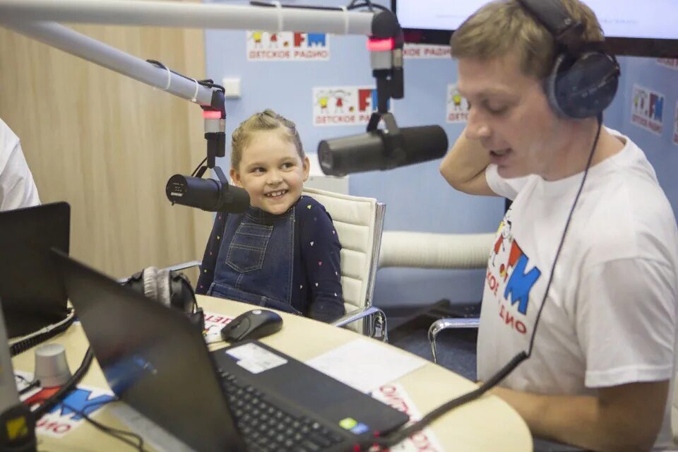 Детское радио логотип. Fm детское радио. Fm. Фм детское радио. Детское радио логотип.