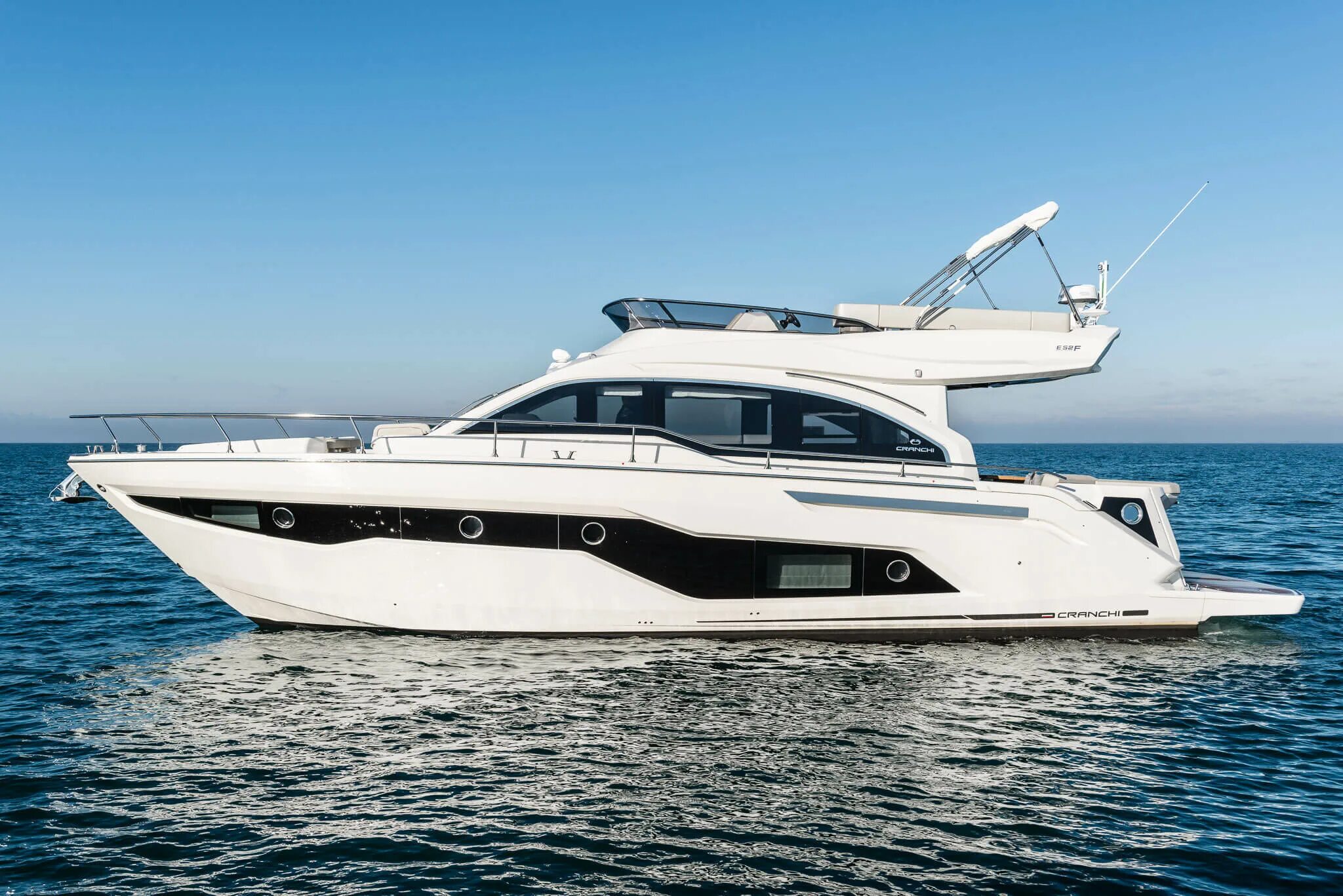 Дорогой катер. Cranchi e52s. яхта cranchi. круизный катер cranchi 28. яхта e2747.