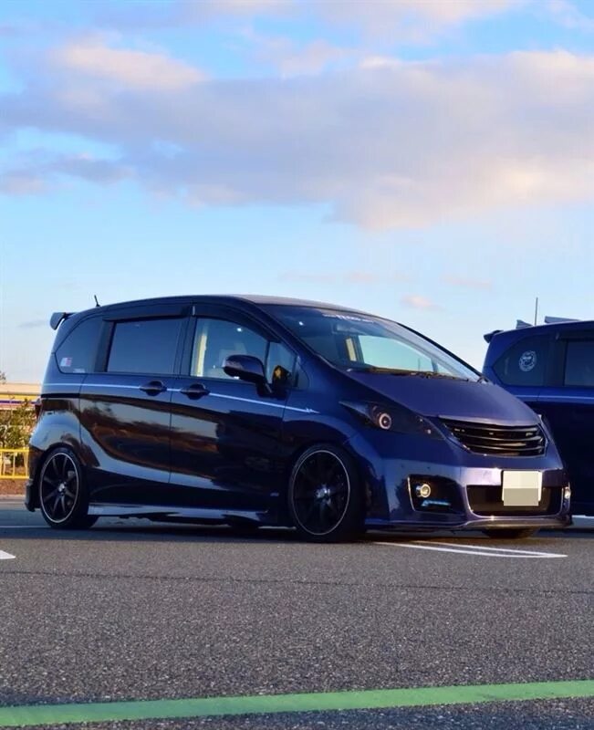 Фрид тюнинг. Honda freed Spike r17. Honda freed Spike r16. Honda freed 2 Tuning. Honda freed r17.