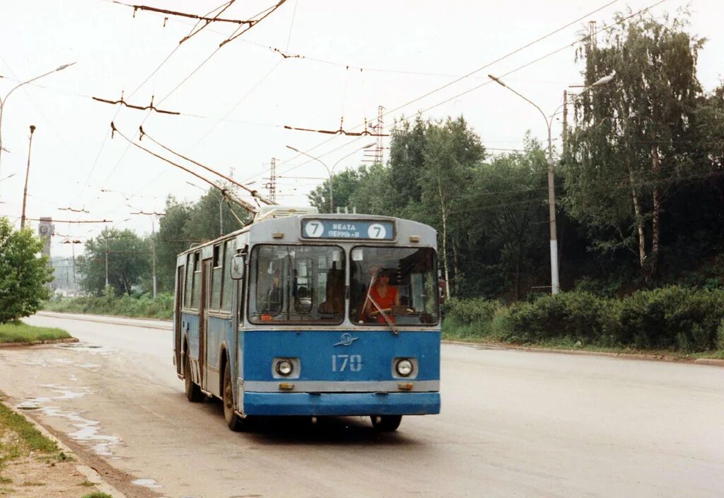 Троллейбус пермь. Троллейбус ЗИУ Пермь. ЗИУ-5256т. ЗИУ 682 Пермь. Пермское троллейбусное депо.