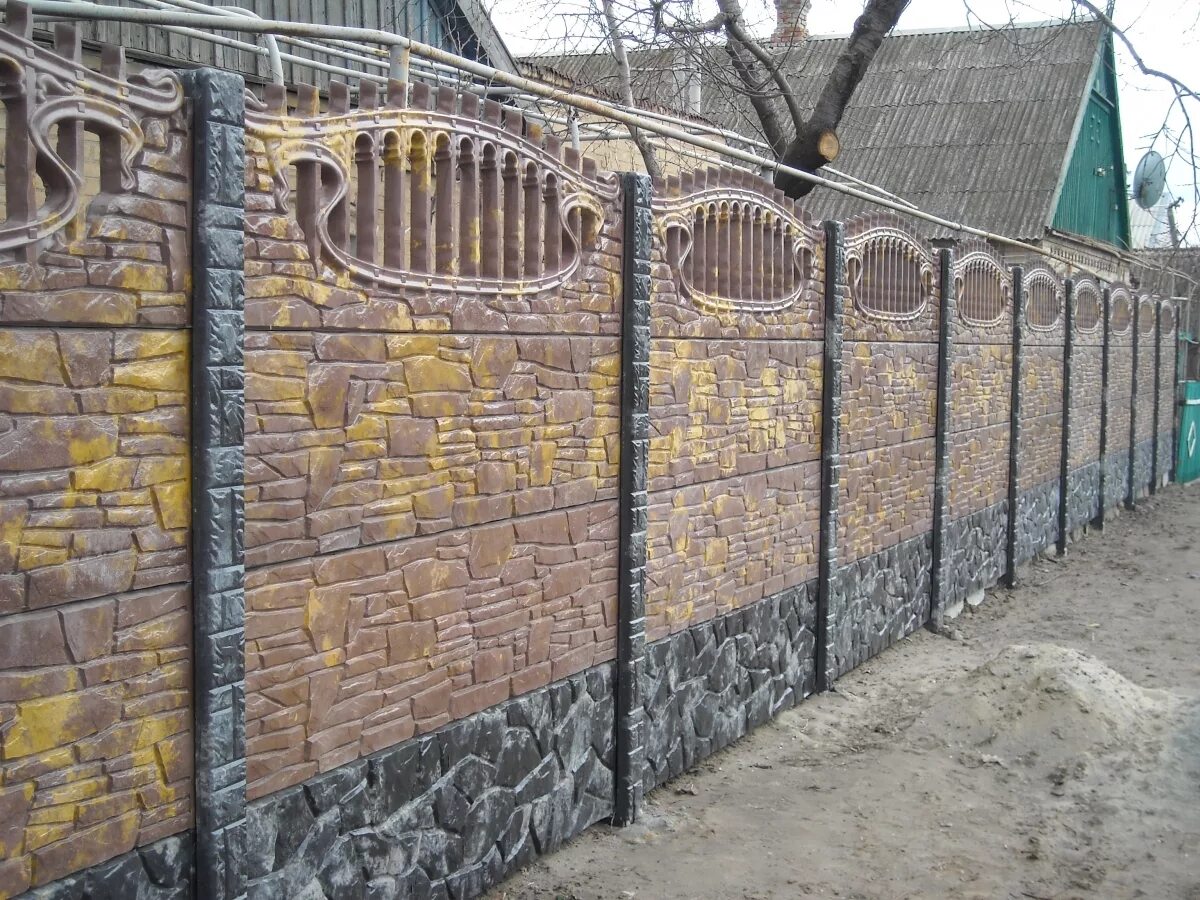 Заборы бетонные для частного. Секционный бетонный забор кумык. Декоративный бетонный забор. Декоративный забор из бетона. Красивые заборы из бетона.