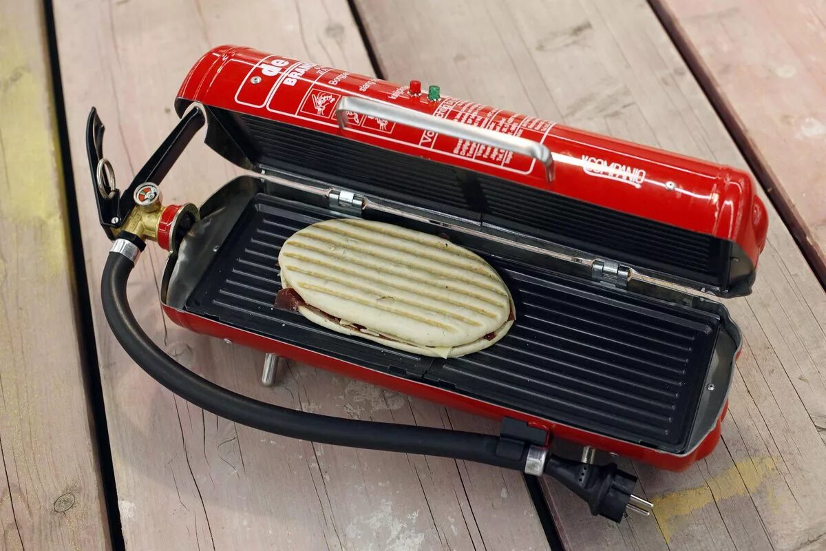 огнетушитель тайник. аптечка из огнетушителя. что можно сделать из огнетушителя. что можно сделать из огнетушителя. колонка из огнетушителя.