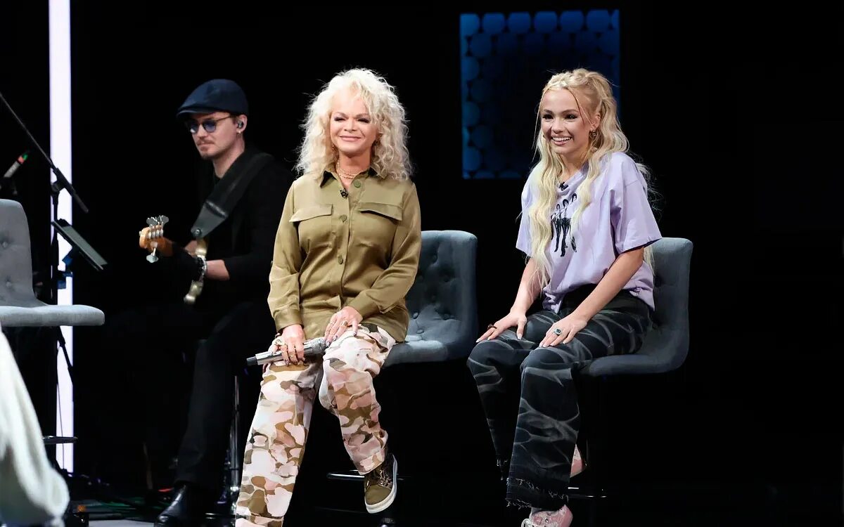 Конфликт долиной и вали карнавал. Конфликт долиной и вали карнавал. Долина карнавал галкин. Карнавал и долина помирились. Val музыкалити.