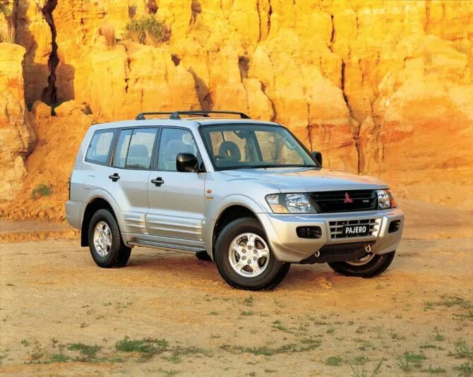 Mitsubishi pajero 2000. Митсубиси Паджеро 2000. Митсубиси Паджеро 4 2000. Митсубиси Паджеро GLS 2002. Митсубиси Паджеро 3 2000.