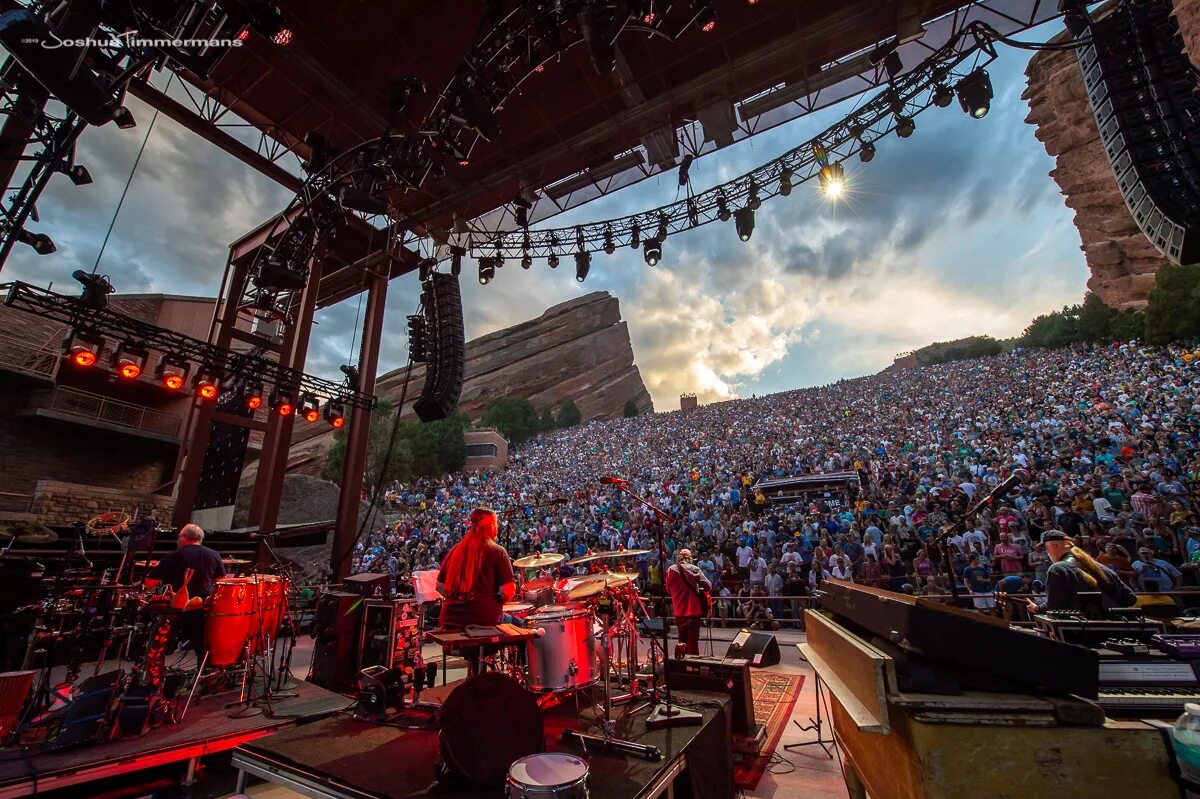 Айпи ред рока. Ред рокс амфитеатр. red rocks park and amphitheatre. red rocks amphitheatre 2014 скриллекс. red rock концертная площадка.