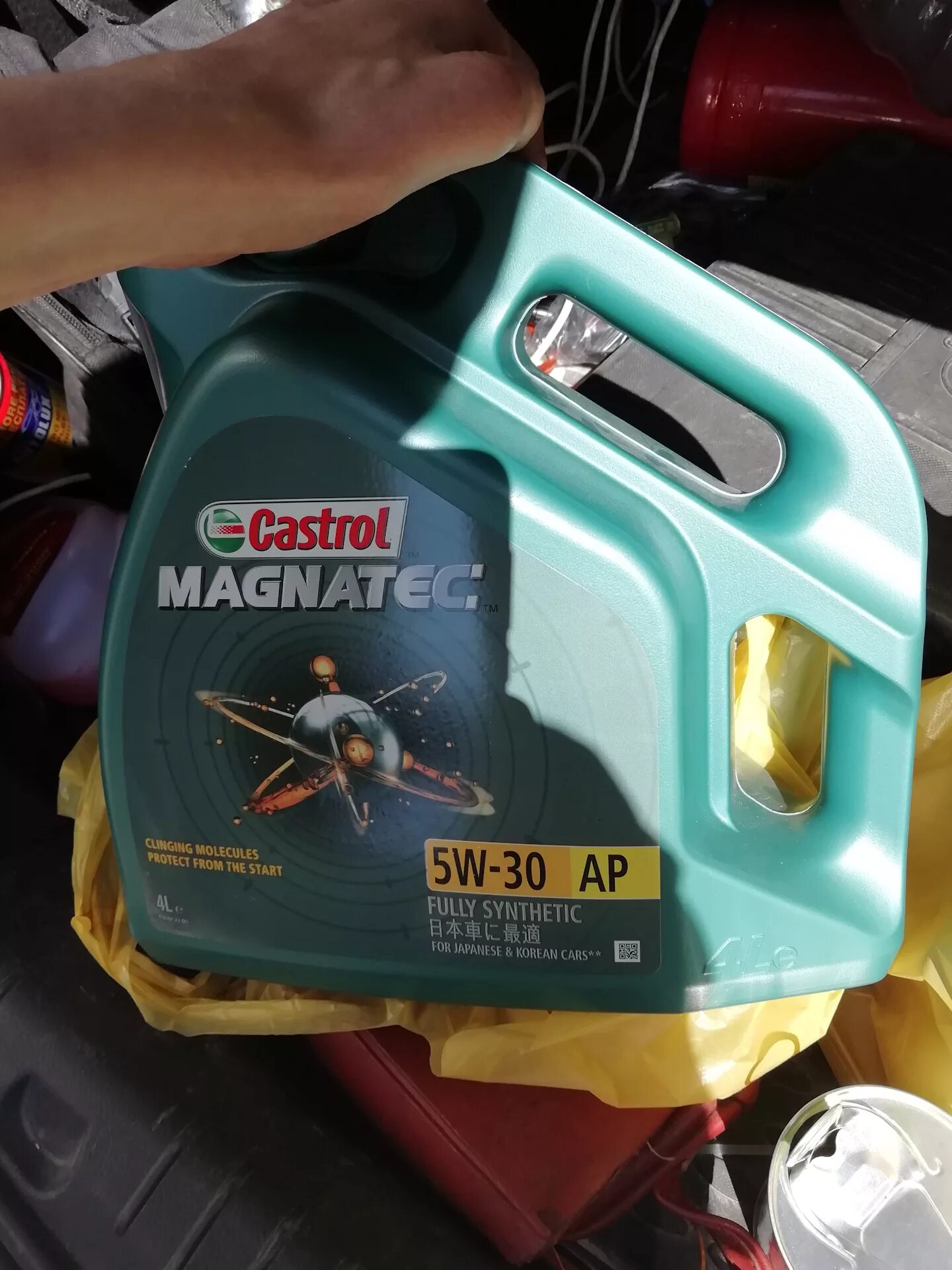 Можно лить 98. Castrol 5w30 AP. Castrol Magnatec 5w-30 AP. Масло Kia Castrol 5w30. Можно мешать масло Castrol Magnatec с GTX.