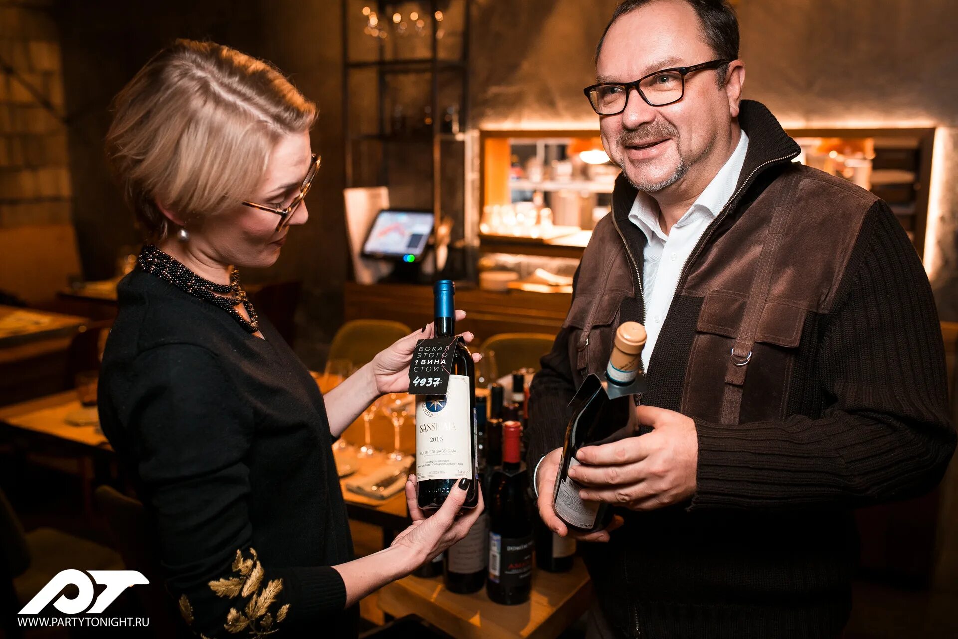 Винотека simple wine. Simple wine работа. Круглый торговый зал винотеки. Simplewine в торговом центре. Simple wine работа.