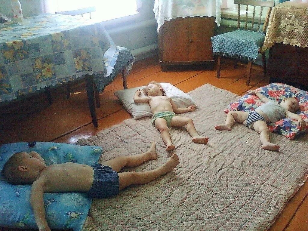 Внук спящую бабушку