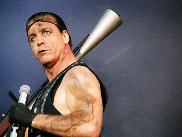 Певица линдеманн. Тилль линдеманн. till lindemann 2012. тилль линдеманн 2004. till lindemann 2001.