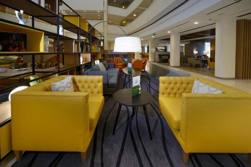 Отель holiday inn moscow seligerskaya. Отель edge seligerskaya в москве. Эдж селигерская москва. Шведский стол завтрак. Гостиница селигерская москва.