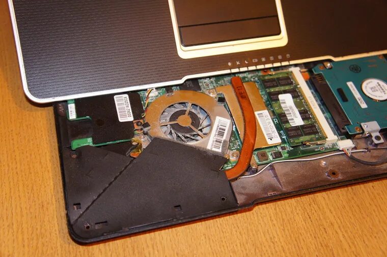 Разбор ноутбука msi. Разборка аккумулятора ноутбука мси гт60. ноутбук msi vector разобранный. разборка ноутбука мси аллигатор. как разобрать msi x410.