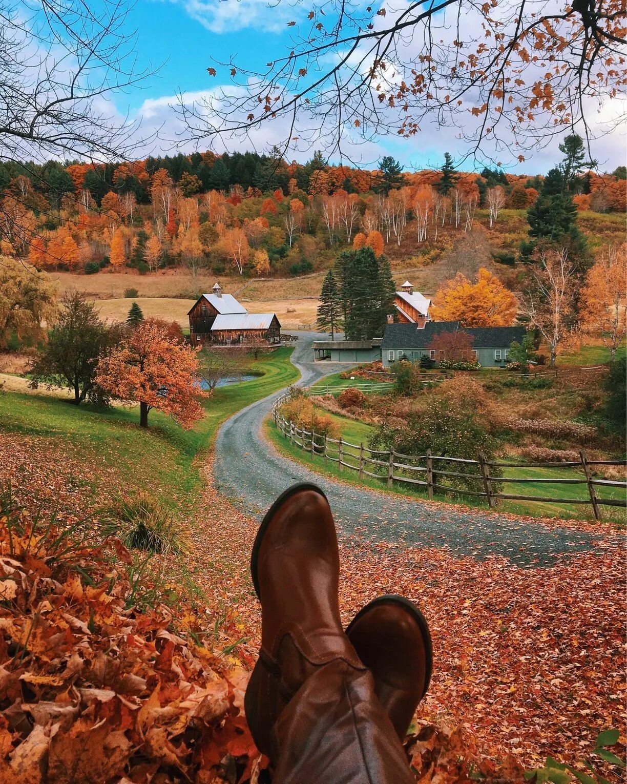 Fall around. Красивая осень. Необычные пейзажи. Отпуск осенью. Необычная осень.