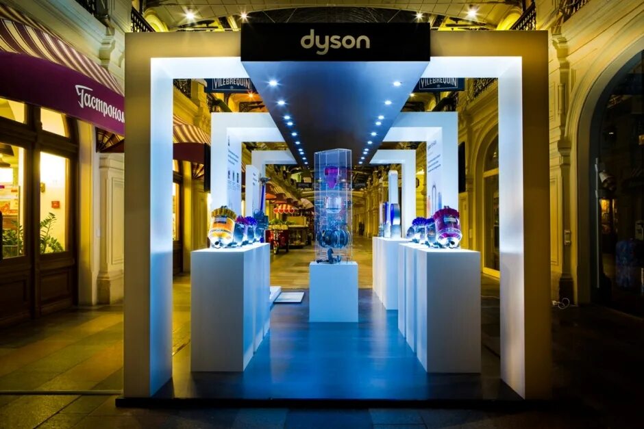 Бренд дайсон. Корнер Дайсон. Островок Dyson. Dyson ГУМ. Dyson Store.